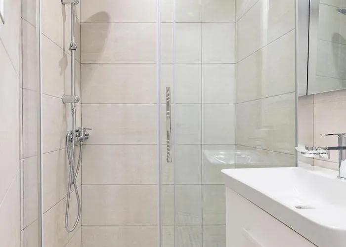 Rotunda Living Atmabnb1 아파트 *