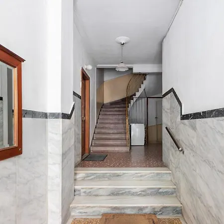 Rotunda Living Atmabnb1 アパート